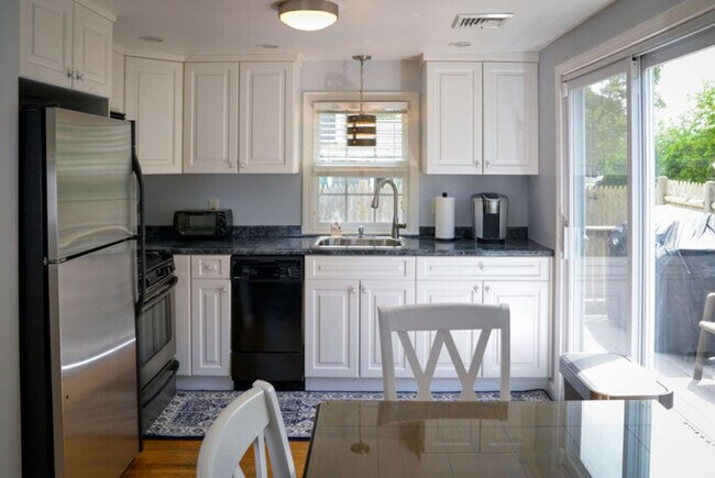 Building Photo - Coastal Haven in West Dennis