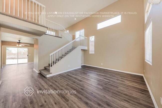 Foto del edificio - 2642 N Maple Ave