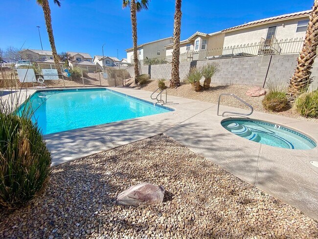 Foto del edificio - STUNNING 2 BEDROOM, 2 BATH CONDO LOCATED I...