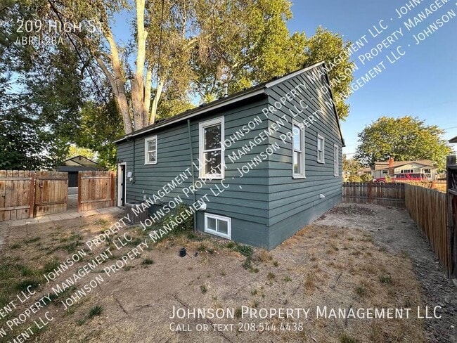 Building Photo - 209 High St