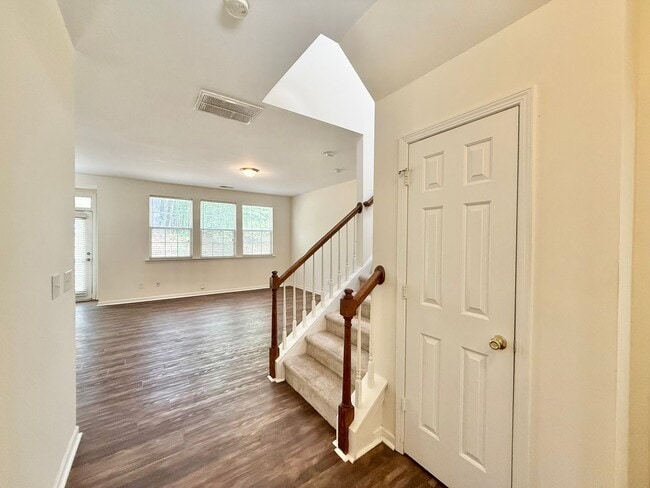Building Photo - Charming 3BD, 2.5BA Raleigh Home Near Interstates, Shopping, Dining, and Downtown Raleigh
