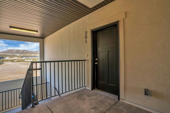 Building Photo - 1887 3410 N
