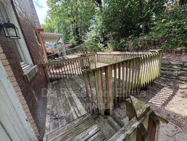 Foto del edificio - 2215 Mcgregor Pl