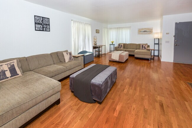 Foto del edificio - 25146 Steinbeck Ave