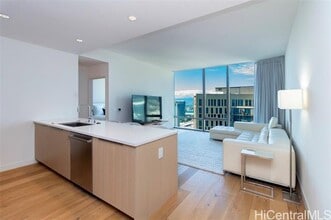 Building Photo - 1001 Queen St