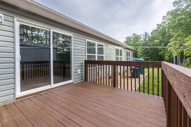 Building Photo - 3386 Lake Dr