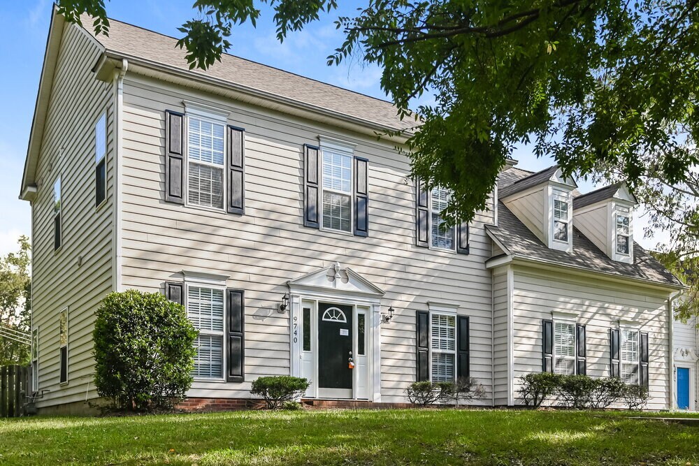 Foto principal - 9740 Faires Farm Rd