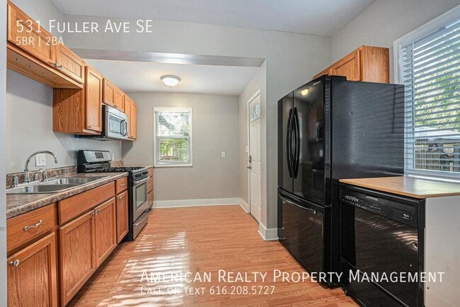 Building Photo - 531 Fuller Ave SE