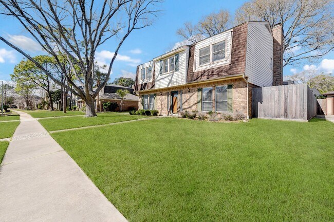 Building Photo - 4 bed home in the Clear Lake Area