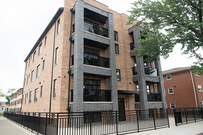 Building Photo - 3557 N Neenah Ave