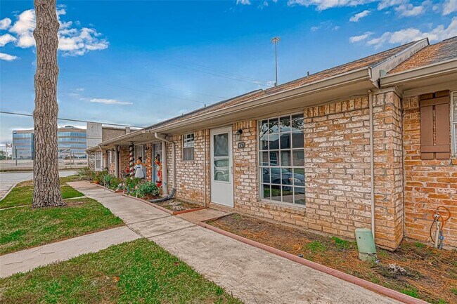 Foto del edificio - 1110 W Tri Oaks Ln