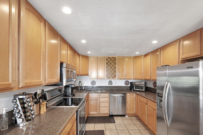 Foto del edificio - Stunning 3-Bedroom Condo with Golf Course ...