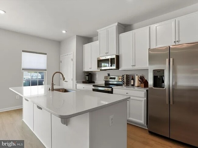 Kitchen - 131 Dripping Spring Dr