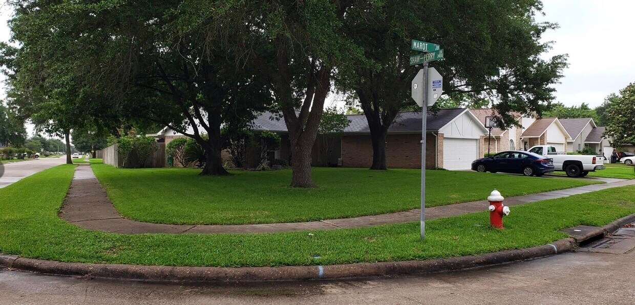 Foto del edificio - 2118 Marot Dr
