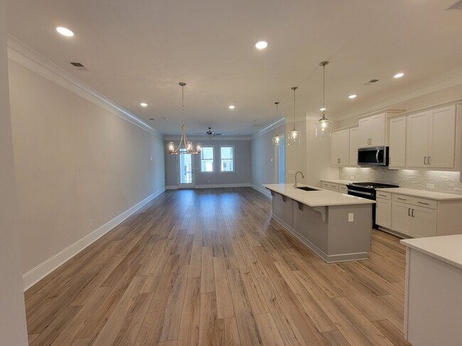 Building Photo - Beautiful Townhome for Lease in Kennesaw