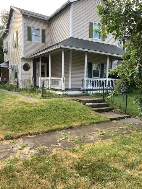 Front - 205 Wayne Ave
