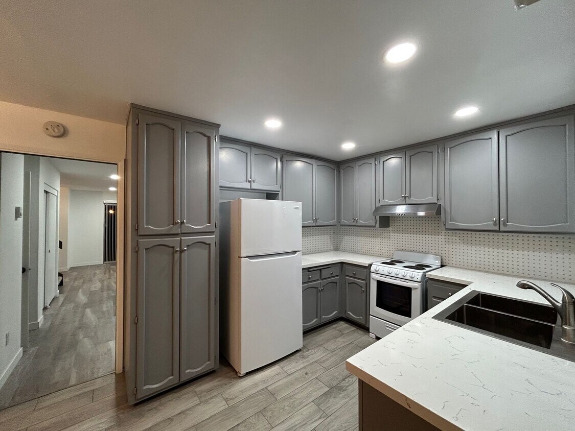 Primary Photo - 4 bedroom Townhome for Rent in Rancho Bern...