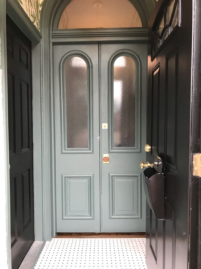Foyer - 2427 Christian St