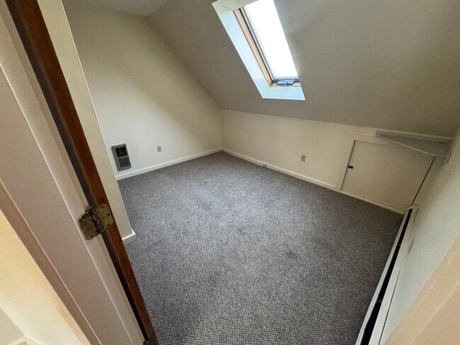 Building Photo - 1268 Meadow Rd