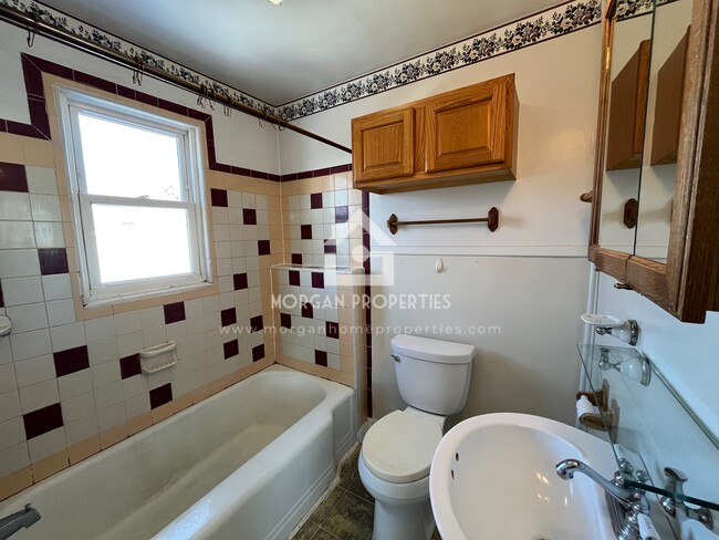 Building Photo - 110 W 13th St