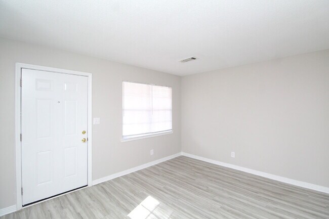 Foto del edificio - Move-In Ready 1BR/1BA Apartment in NE Pensacola – Close to UWF and West Florida Hospital