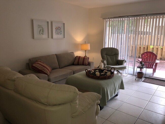 Foto del edificio - 6904 N Kendall Dr