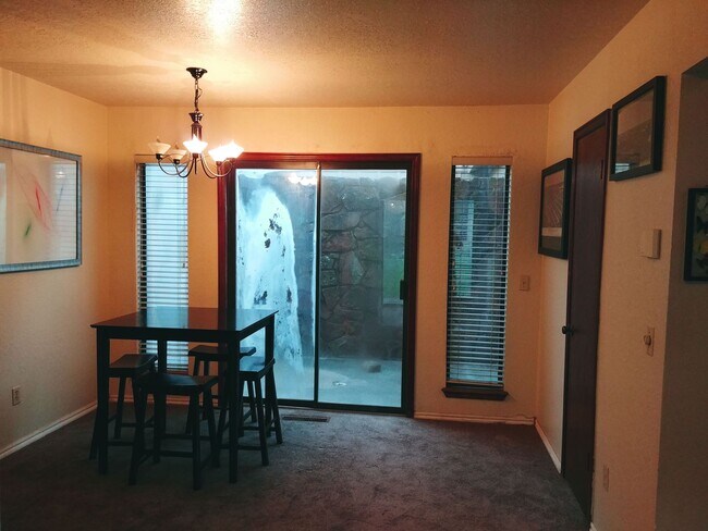 Foto del edificio - Perfect Townhouse available for rent!