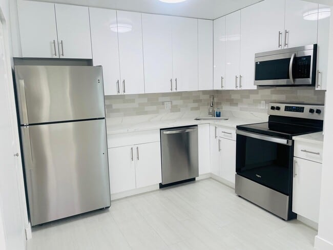 Foto del edificio - 3561 Pine Needle Dr