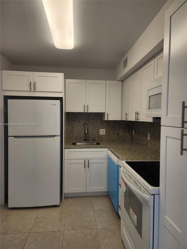 Building Photo - 2841 NE 163rd St