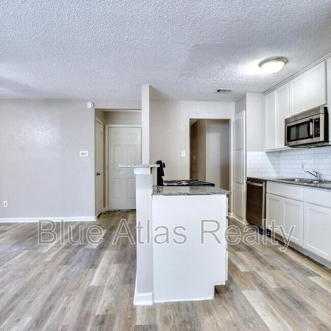 Foto del edificio - 3901 Royal Crest Dr