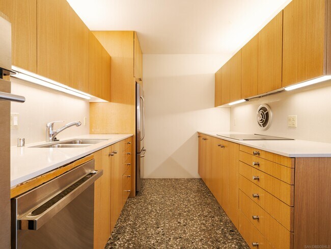 Foto del edificio - 3200 Sixth Ave
