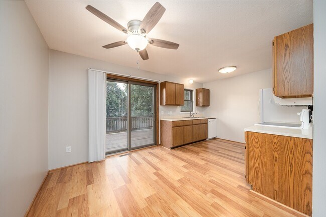 Building Photo - 4604 S Holbrook Ave