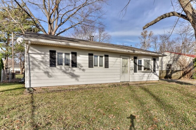 Building Photo - 2 bedroom, 1 bath ranch home - Available 1...