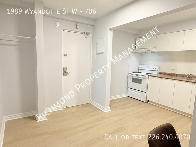 Photo du bâtiment - 1989 Wyandotte St W