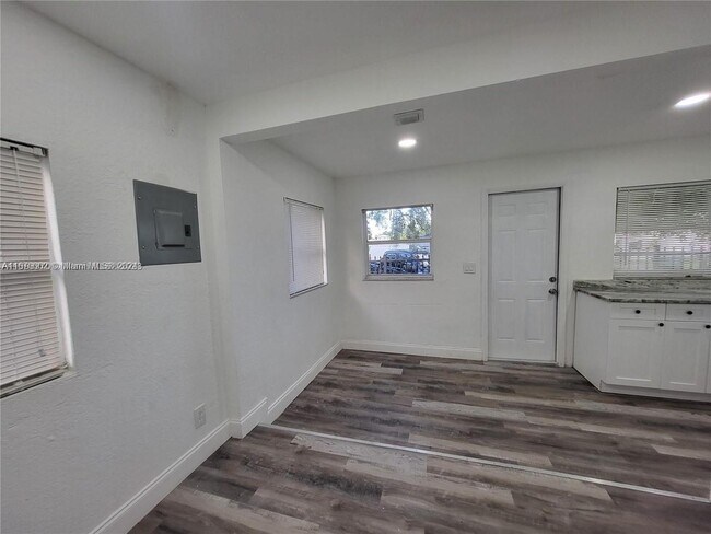 Building Photo - 7210 NW 17th Ct