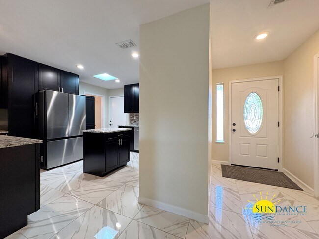 Foto del edificio - Spacious 3-Bedroom Home Near Hurlburt & Eg...