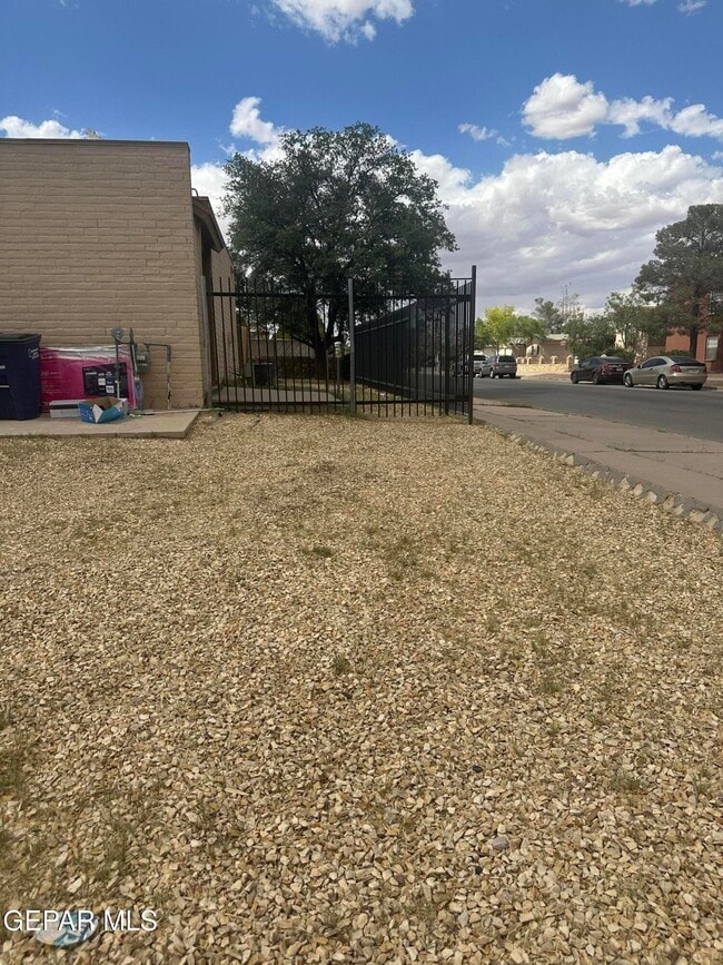 Foto del edificio - 10425 Ashwood Dr