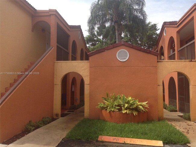 Foto del edificio - 18236 Mediterranean Blvd