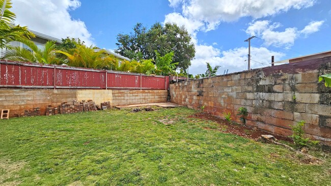 Building Photo - Pearl City - Newly remodeled 3 bedroom, 1 ...
