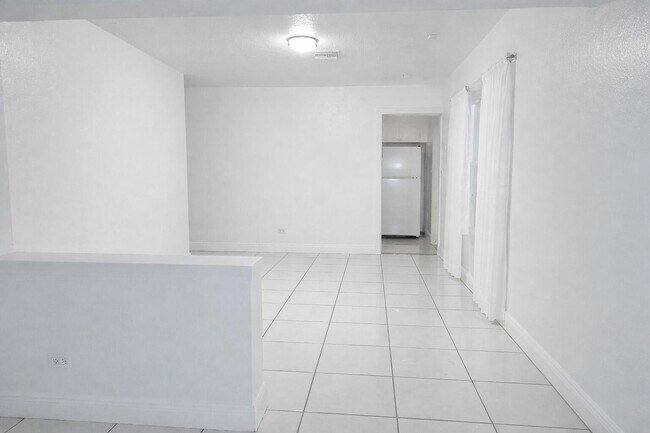 Foto del edificio - 2512 NW 9th Ct