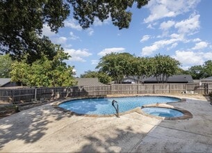 Building Photo - 302 Fair Oaks Blvd Building Photo - 302 Fair Oaks Blvd