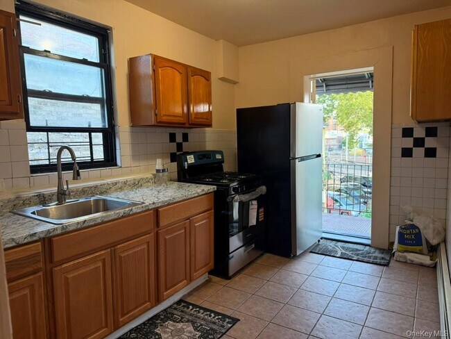 Building Photo - 2138 Gleason Ave