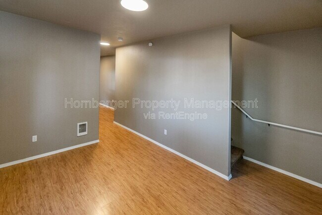 Foto del edificio - 1023 W Knox Ave