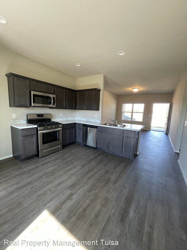 Foto del edificio - 3 br, 2 bath House - 29500 e 79th pl s