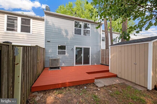 Foto del edificio - 522 Riggs Ct