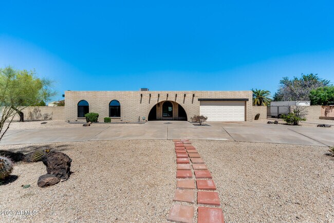 Building Photo - 5016 W Tierra Buena Ln