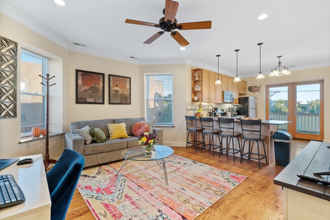 Building Photo - 2117 W Irving Park Rd