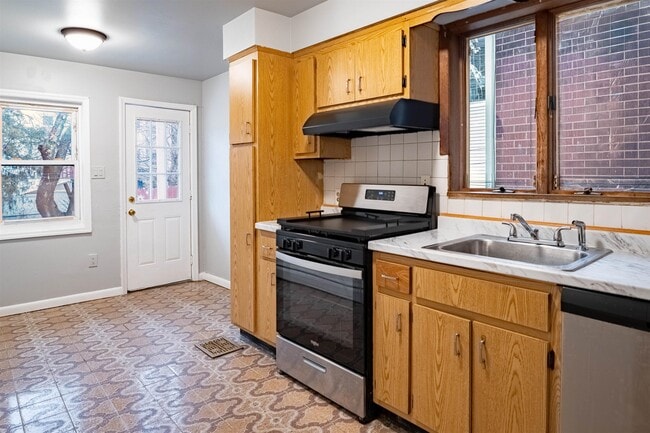 Building Photo - 97 Sanford Pl