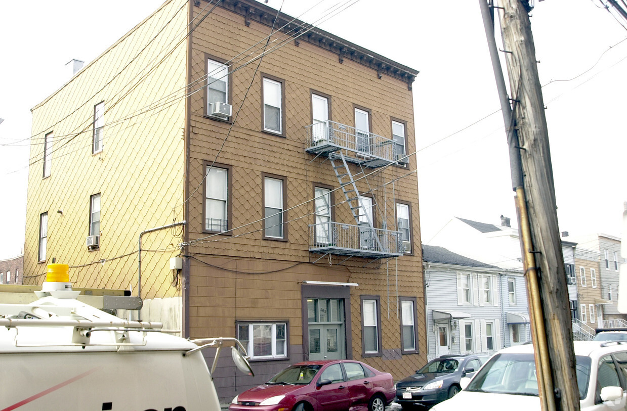 Building Photo - 505 8th St