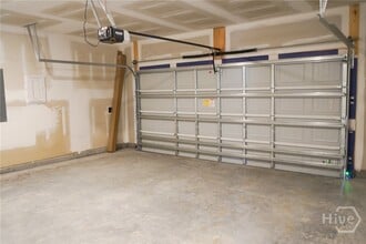 Building Photo - 102 Windrush Pnes